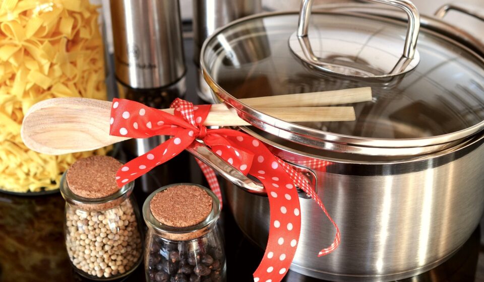 measuring spoons and cups
